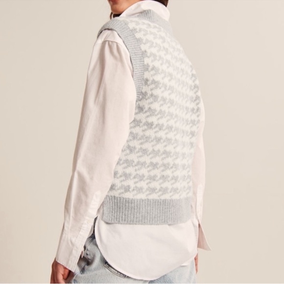 Abercrombie & Fitch Gray and Cream Houndstooth V-Neck Sweater Vest Size S - Picture 4 of 9